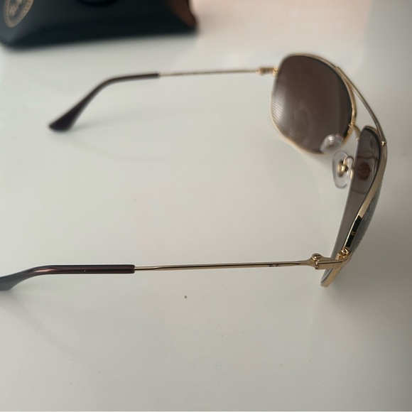 Ray Ban Aviator Gold Frame Sunglasses - Picture 4 of 10